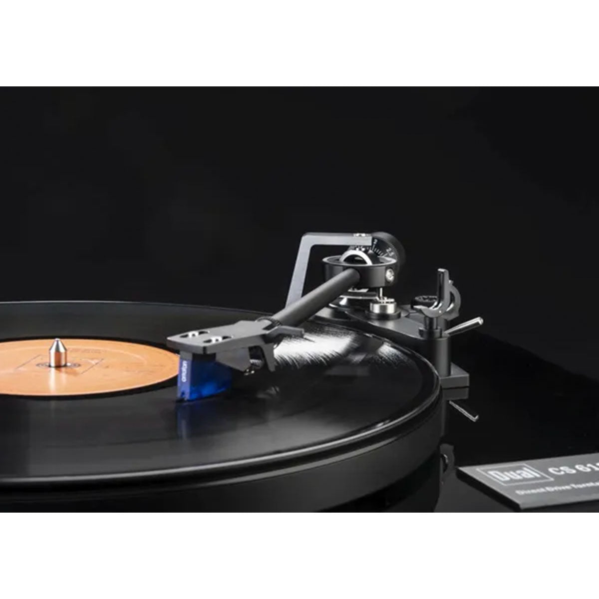 Dual CS 618Q Traditional Manual Turntable with Direct Drive Close view