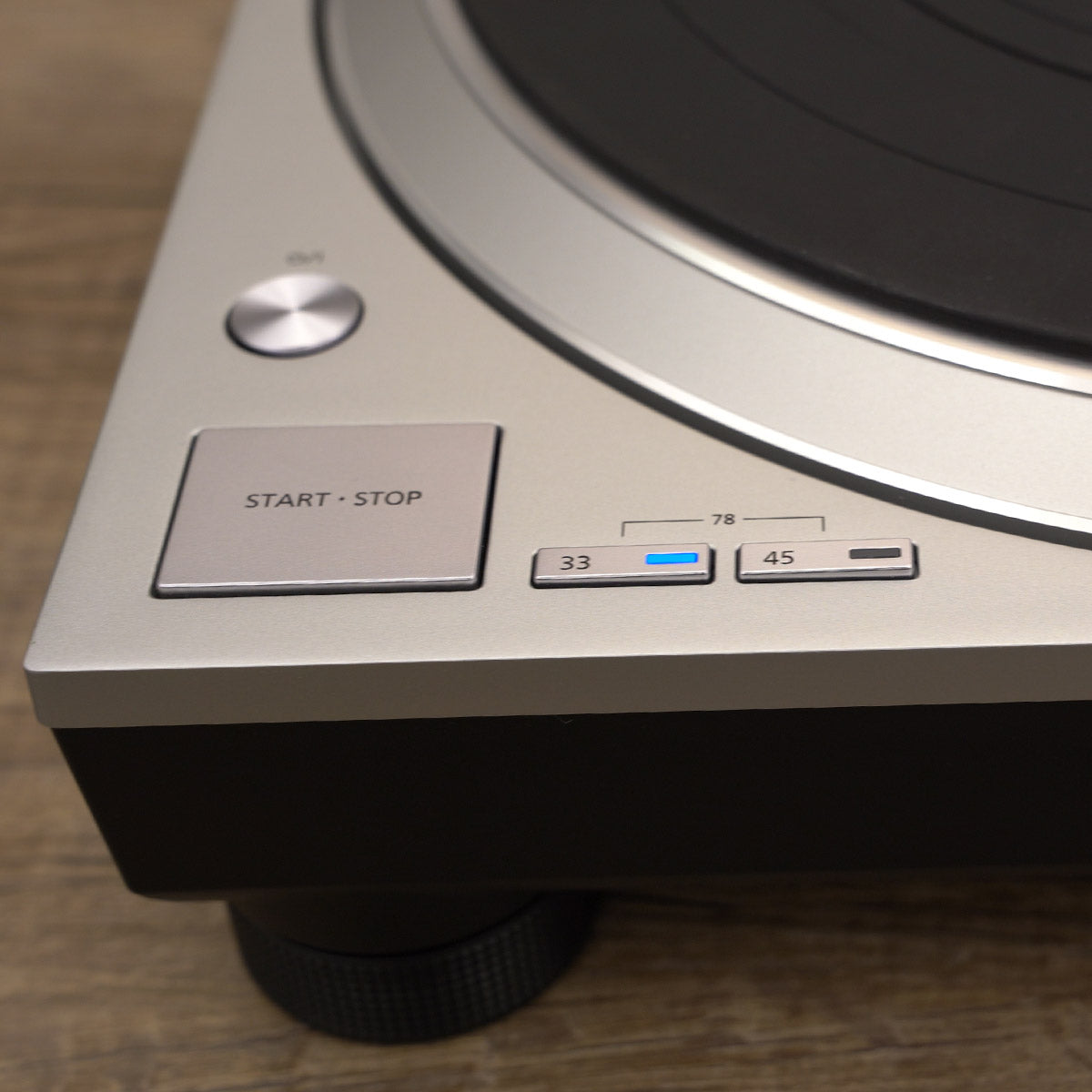 Technics SL-1500C Turntable with Built-in Preamp & Cartridge