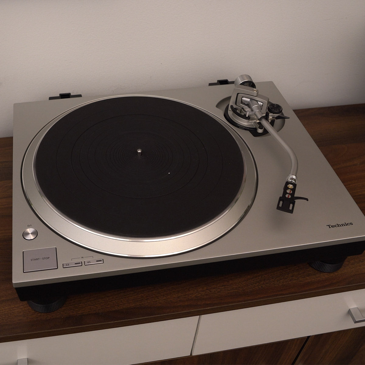 Technics SL-1500C Turntable with Built-in Preamp & Cartridge