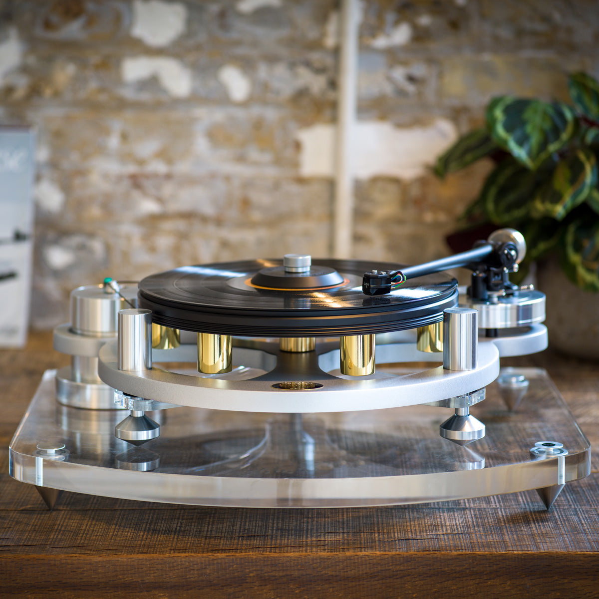 Michell Gyro SE turntable in silver on Iso Base