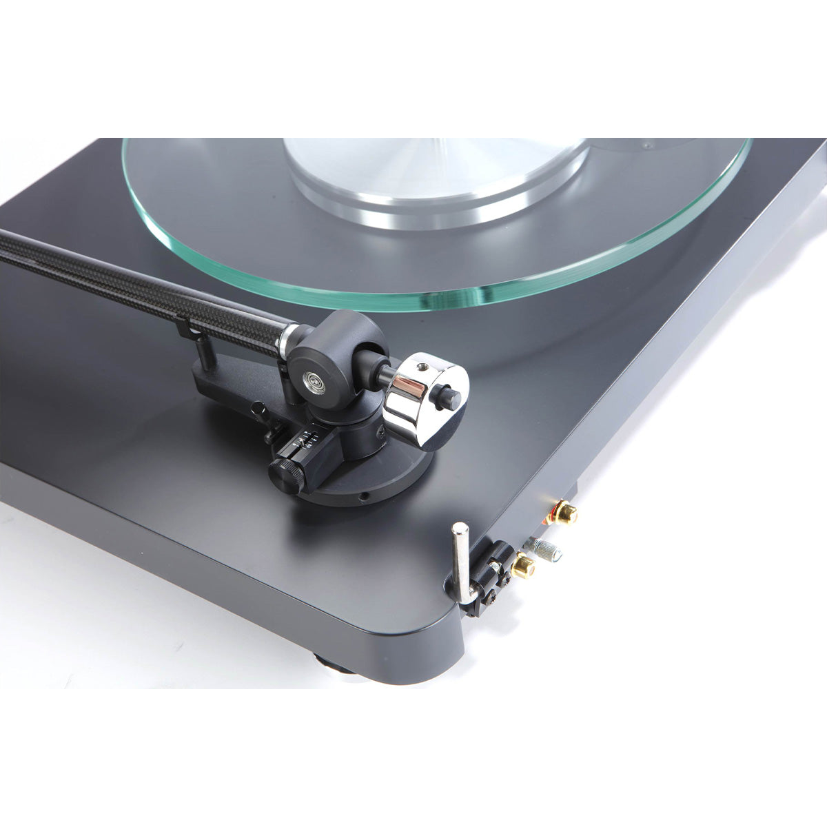 NAD C588 Manual Belt-Drive Turntable - Tonearm