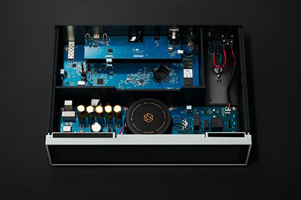 Internal view of HiFi Rose RS130